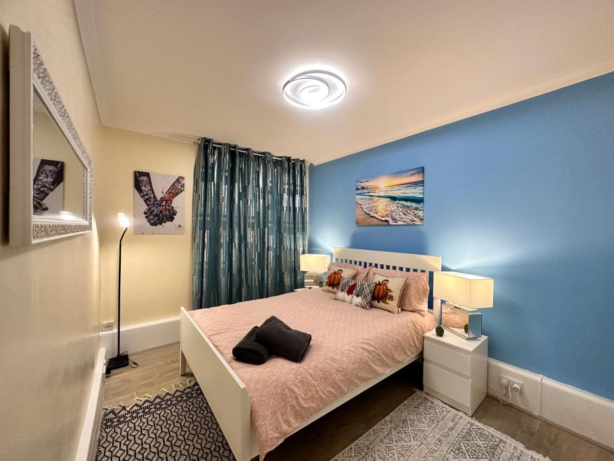Posh 2-Bedroom, Living Room, Kitchen & 1.5 Bathroom London Bagian luar foto