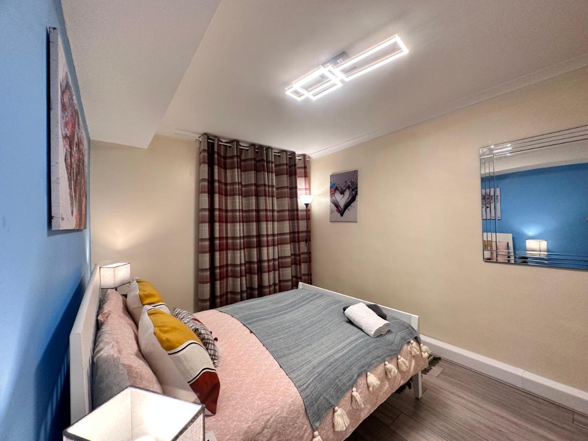 Posh 2-Bedroom, Living Room, Kitchen & 1.5 Bathroom London Bagian luar foto