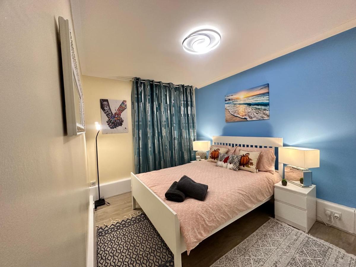 Posh 2-Bedroom, Living Room, Kitchen & 1.5 Bathroom London Bagian luar foto
