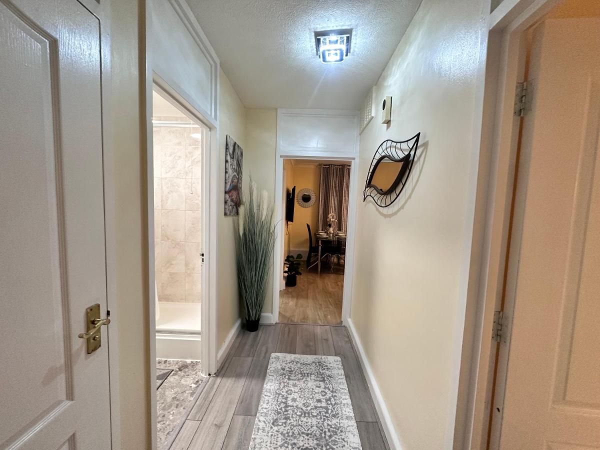 Posh 2-Bedroom, Living Room, Kitchen & 1.5 Bathroom London Bagian luar foto