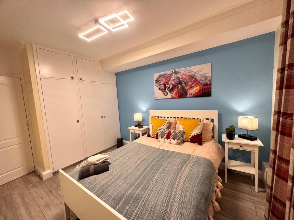 Posh 2-Bedroom, Living Room, Kitchen & 1.5 Bathroom London Bagian luar foto