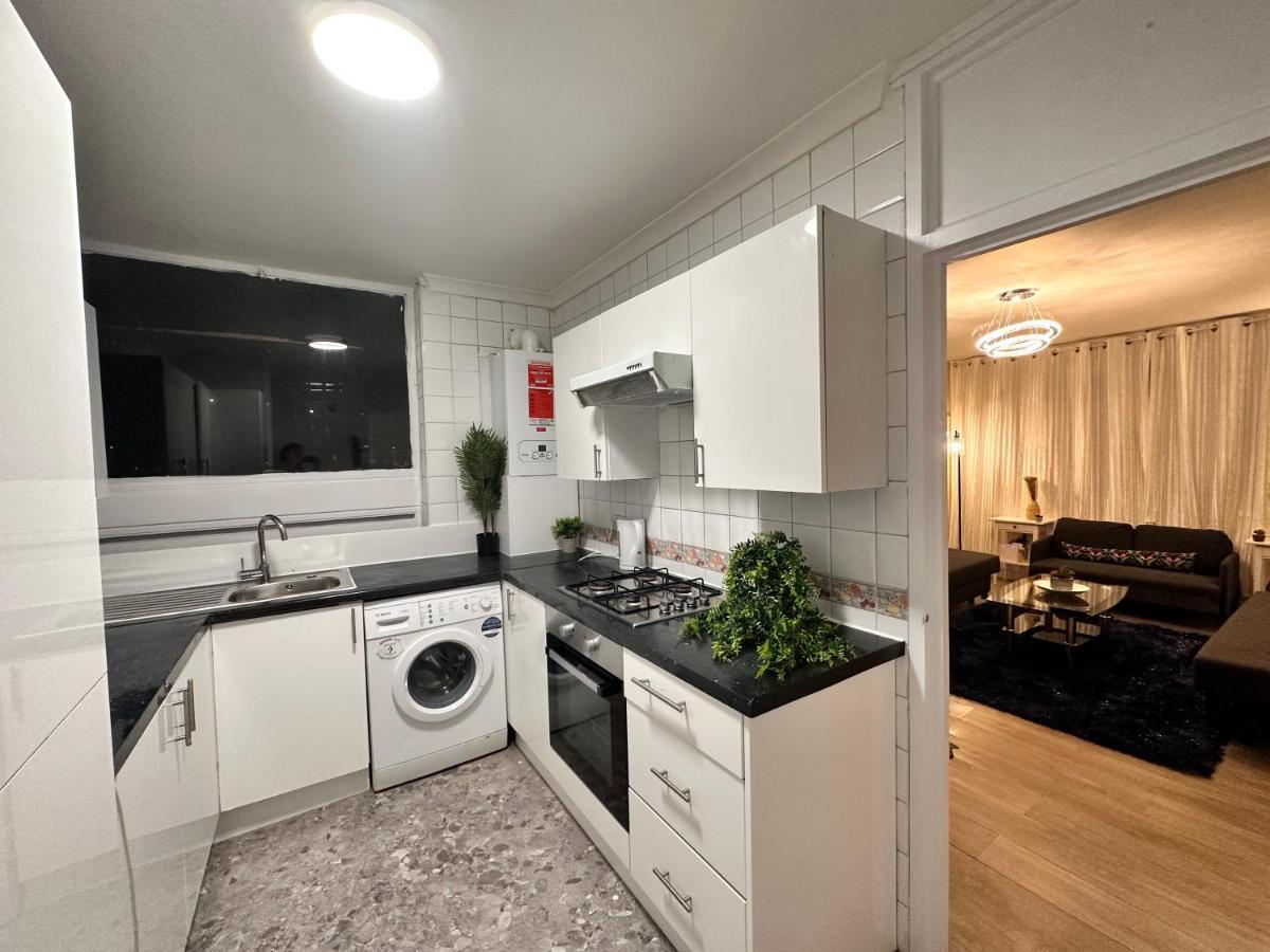 Posh 2-Bedroom, Living Room, Kitchen & 1.5 Bathroom London Bagian luar foto