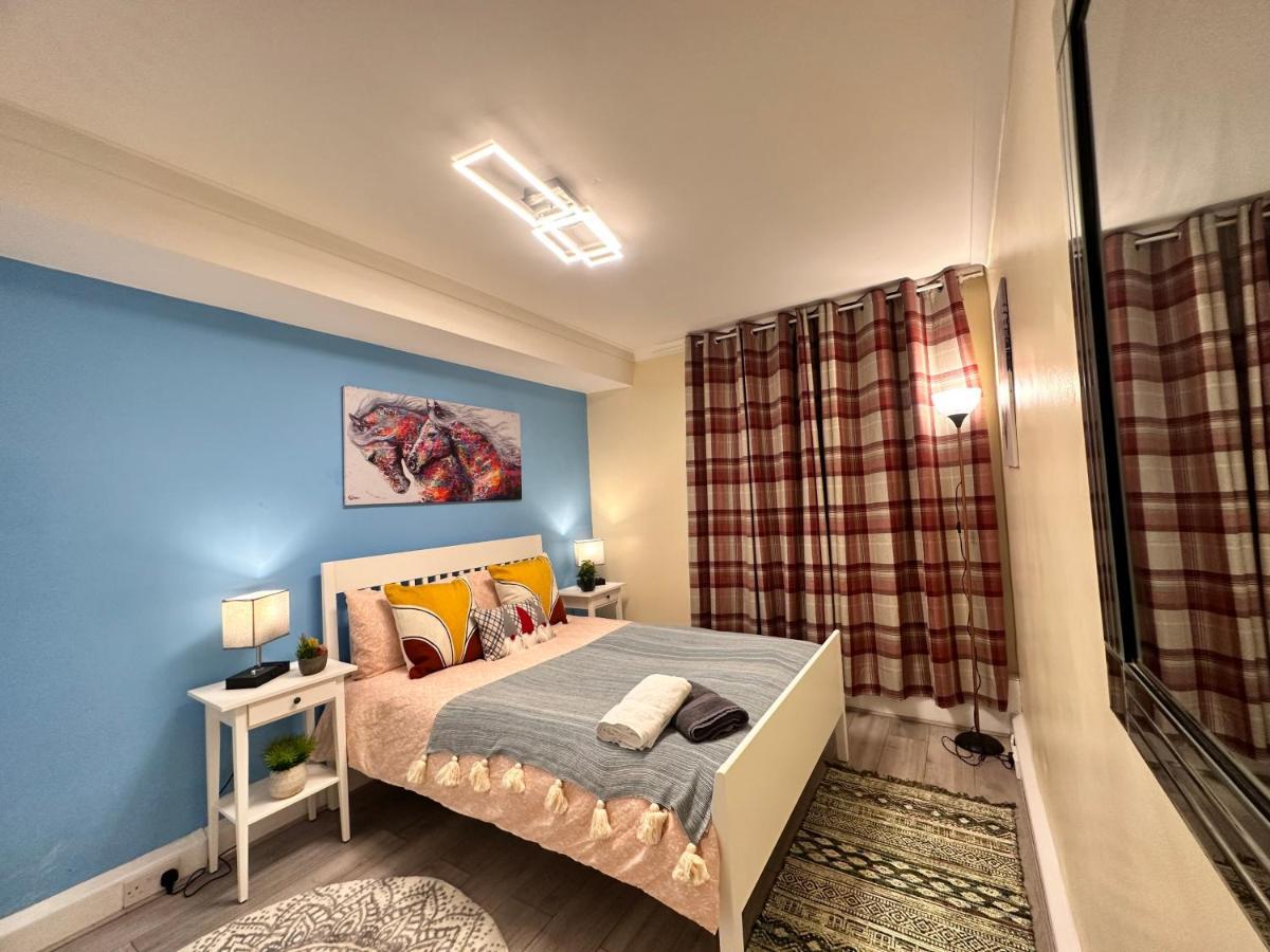 Posh 2-Bedroom, Living Room, Kitchen & 1.5 Bathroom London Bagian luar foto