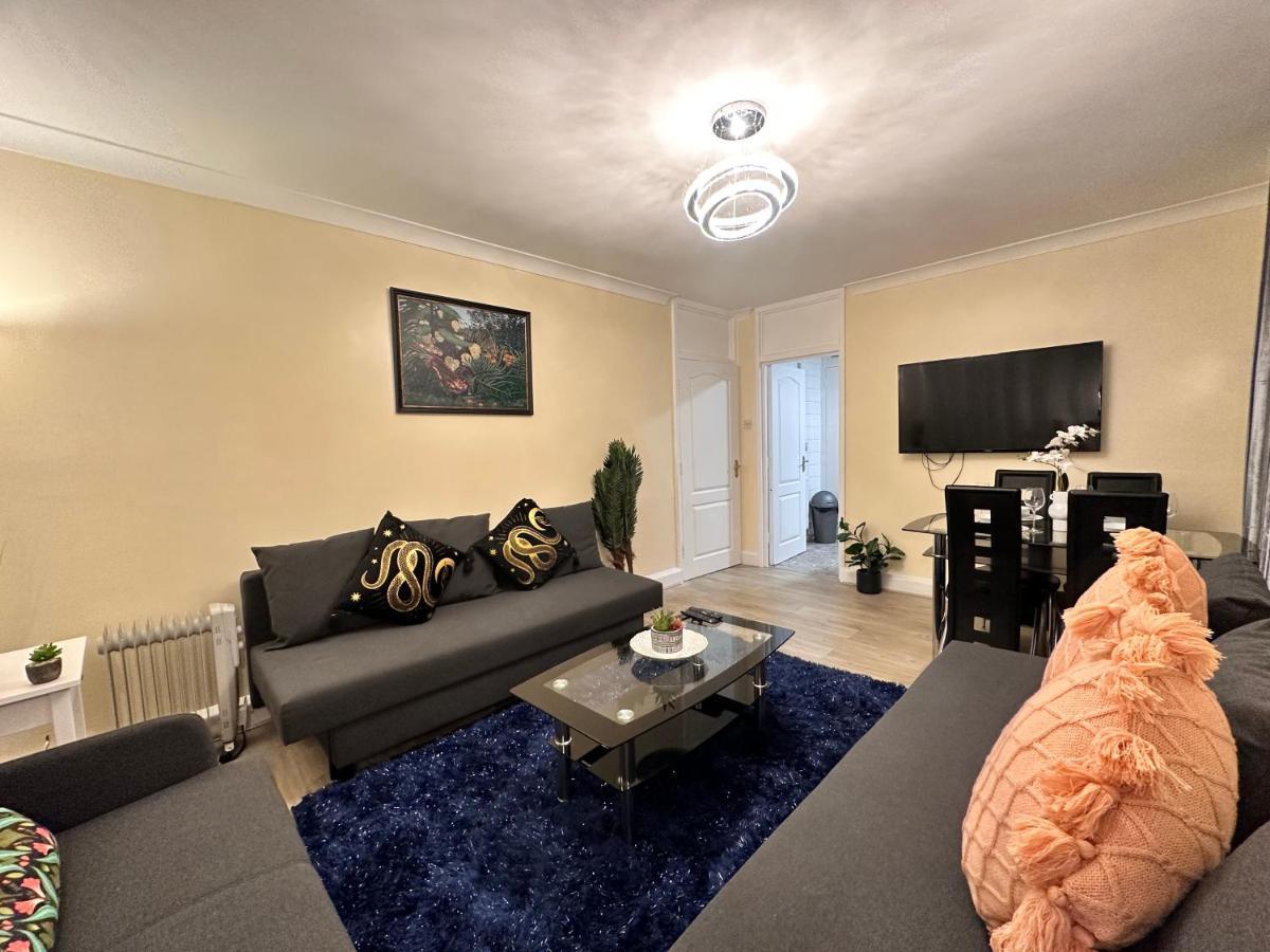 Posh 2-Bedroom, Living Room, Kitchen & 1.5 Bathroom London Bagian luar foto