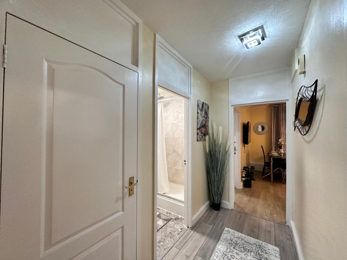 Posh 2-Bedroom, Living Room, Kitchen & 1.5 Bathroom London Bagian luar foto